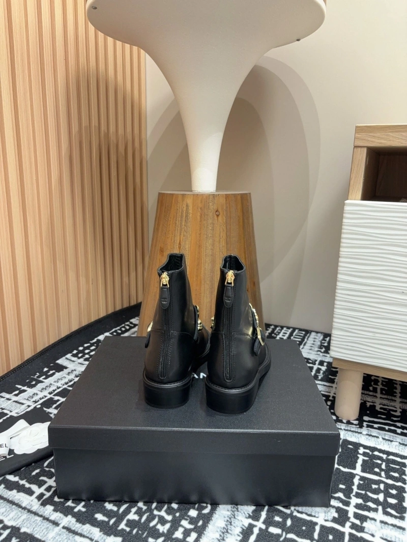 Cozy Chxnxl Boots 125803