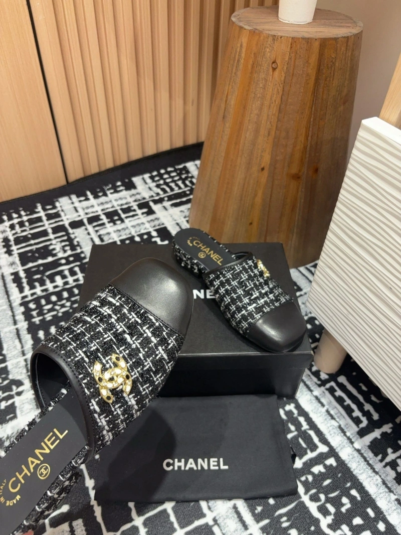 Fashionable Chxnxl Slippers 125448