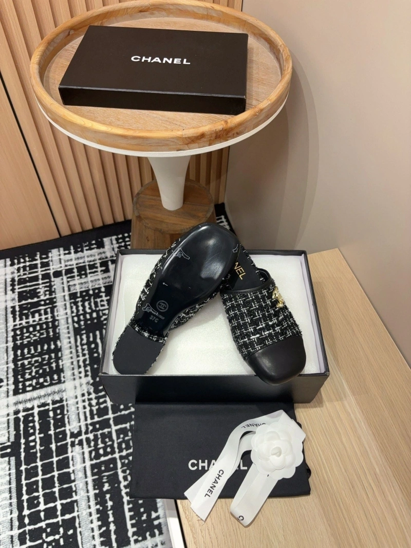 Fashionable Chxnxl Slippers 125448