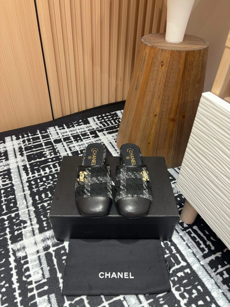Classic Chxnxl Slippers 125430