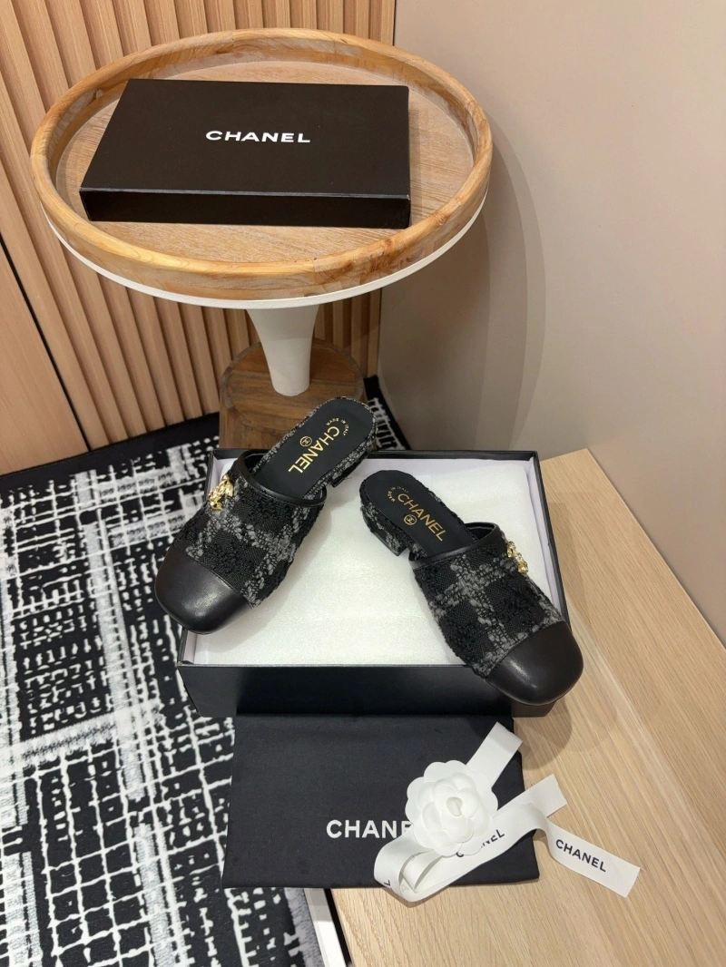 Classic Chxnxl Slippers 125430