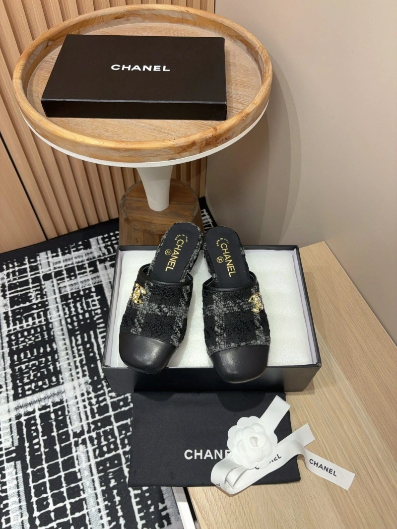Classic Chxnxl Slippers 125430