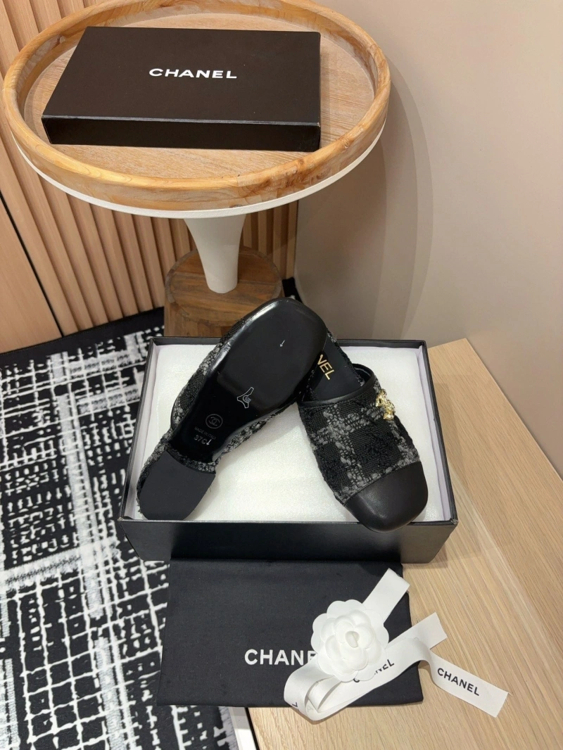 Classic Chxnxl Slippers 125430
