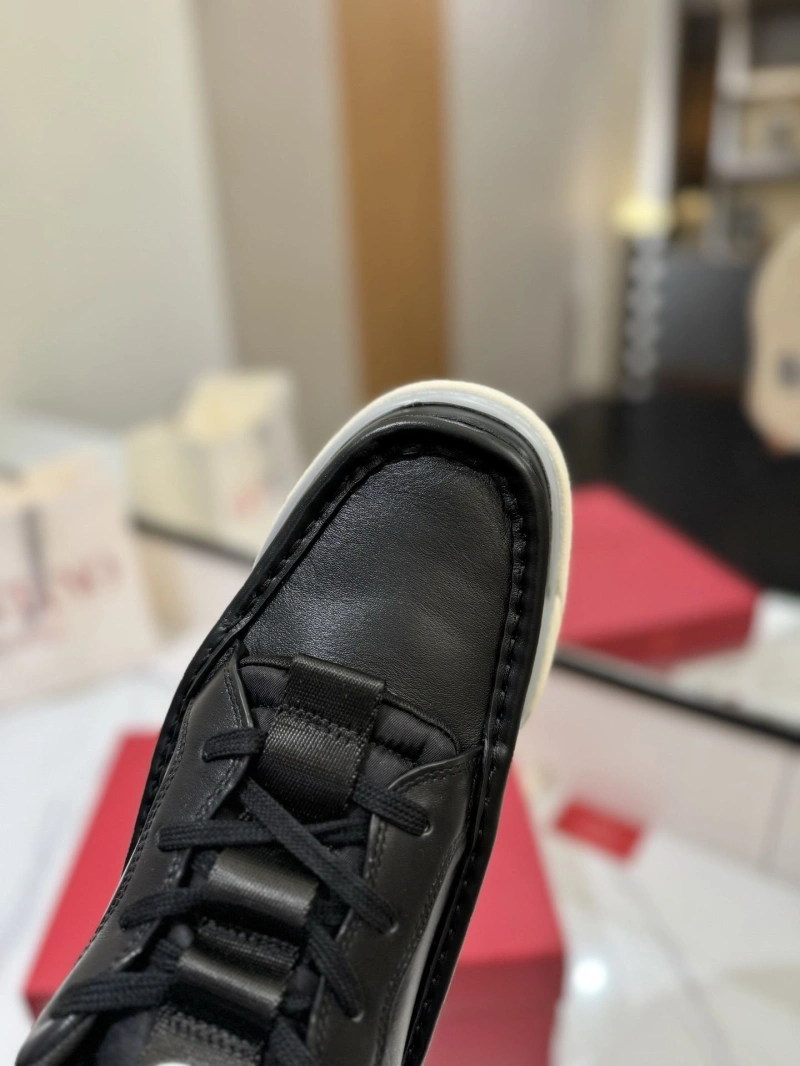 Bold Vxlxntino Sneakers 230861