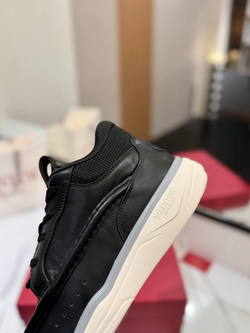 Bold Vxlxntino Sneakers 230861