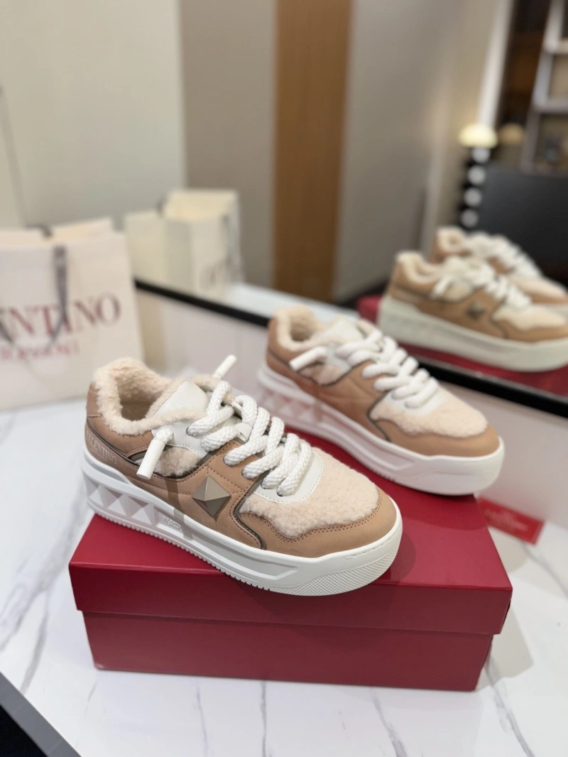 Trendsetting Vxlxntino Sneakers 230854