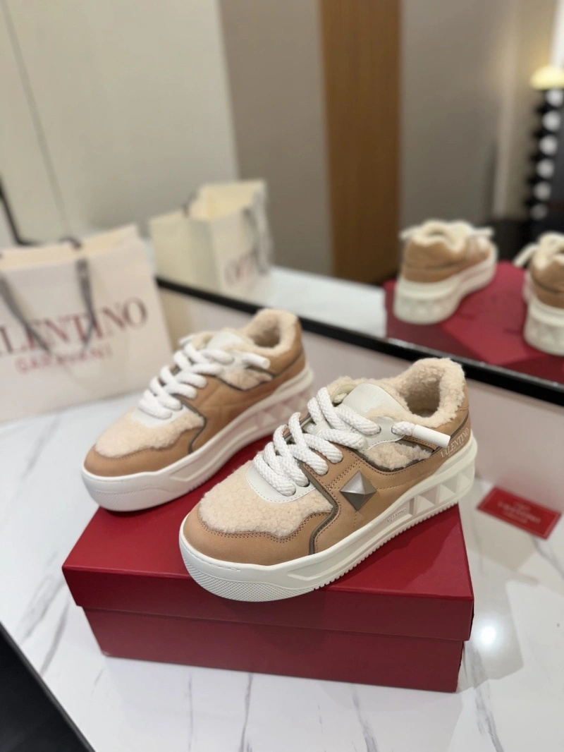 Trendsetting Vxlxntino Sneakers 230854
