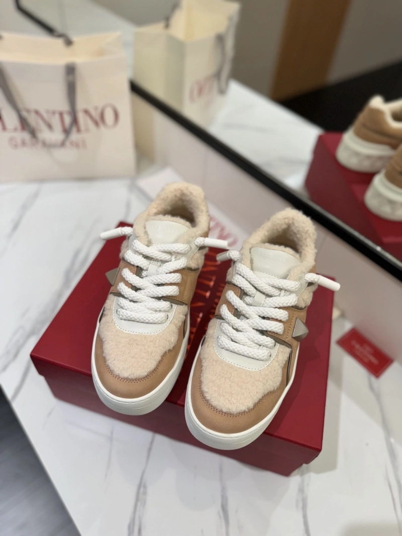 Trendsetting Vxlxntino Sneakers 230854