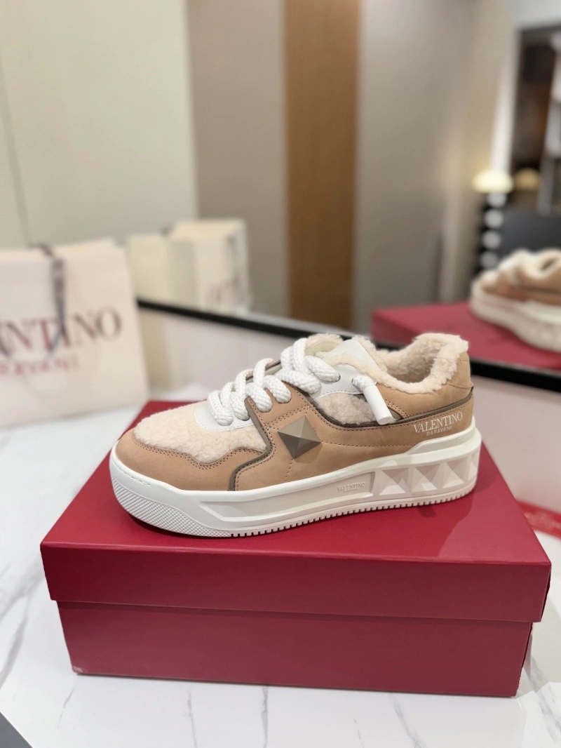 Trendsetting Vxlxntino Sneakers 230854