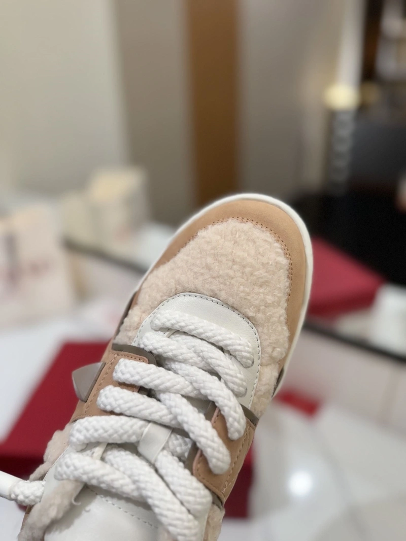 Trendsetting Vxlxntino Sneakers 230854