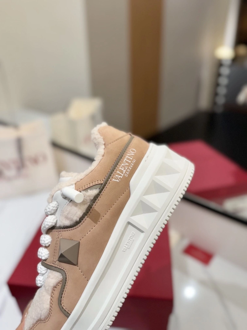 Trendsetting Vxlxntino Sneakers 230854