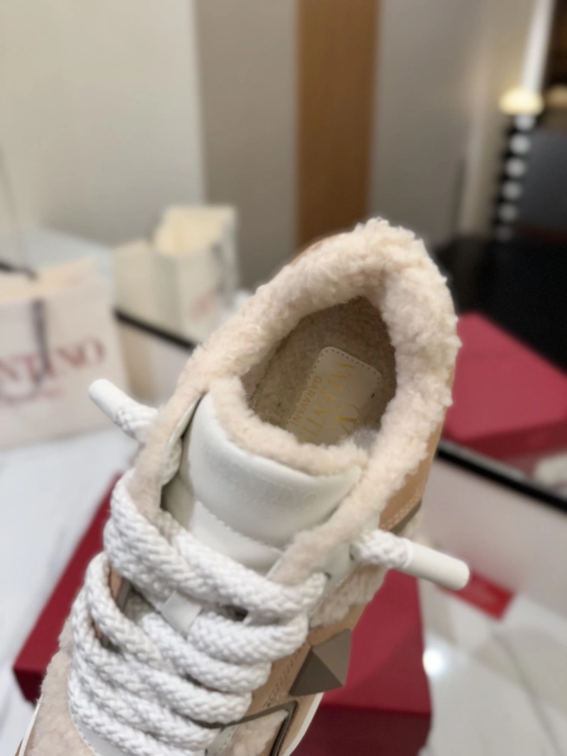 Trendsetting Vxlxntino Sneakers 230854