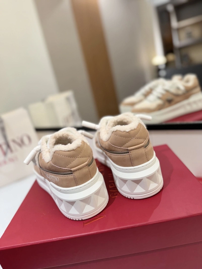 Trendsetting Vxlxntino Sneakers 230854