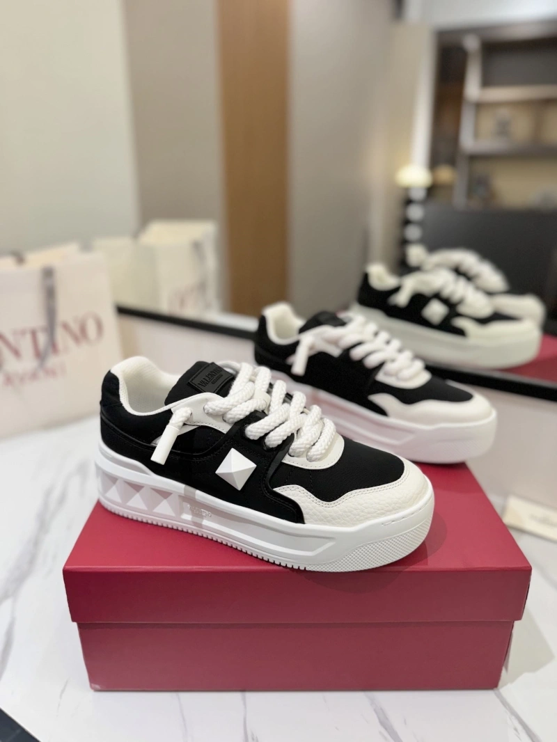 AllSeason Vxlxntino Sneakers 230872