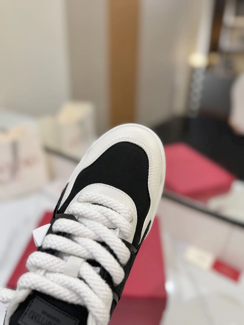 AllSeason Vxlxntino Sneakers 230872