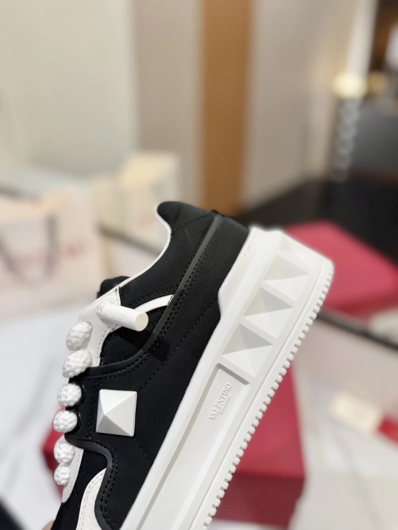 AllSeason Vxlxntino Sneakers 230872