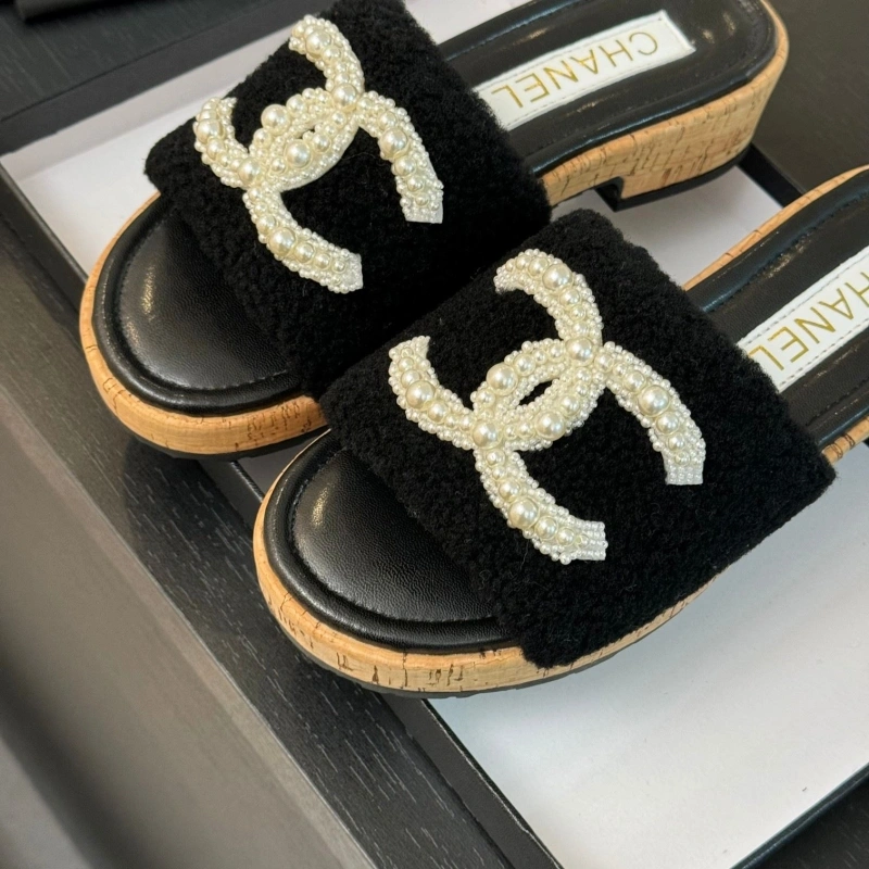GoodFit Chxnxl Slippers 125429