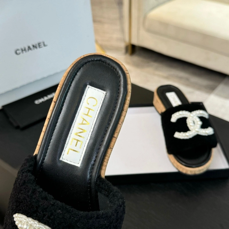GoodFit Chxnxl Slippers 125429
