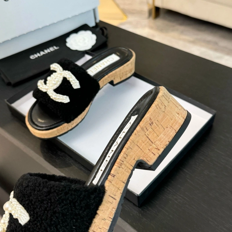 GoodFit Chxnxl Slippers 125429