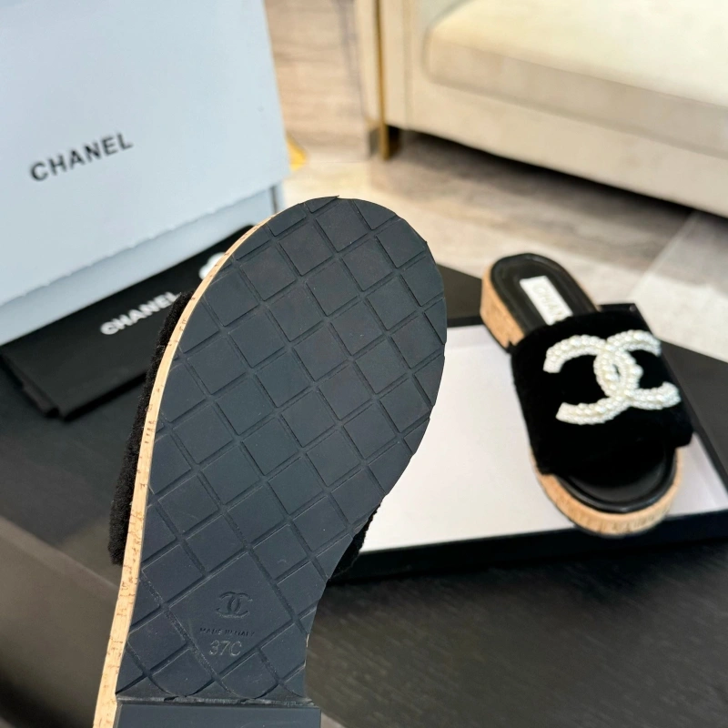 GoodFit Chxnxl Slippers 125429