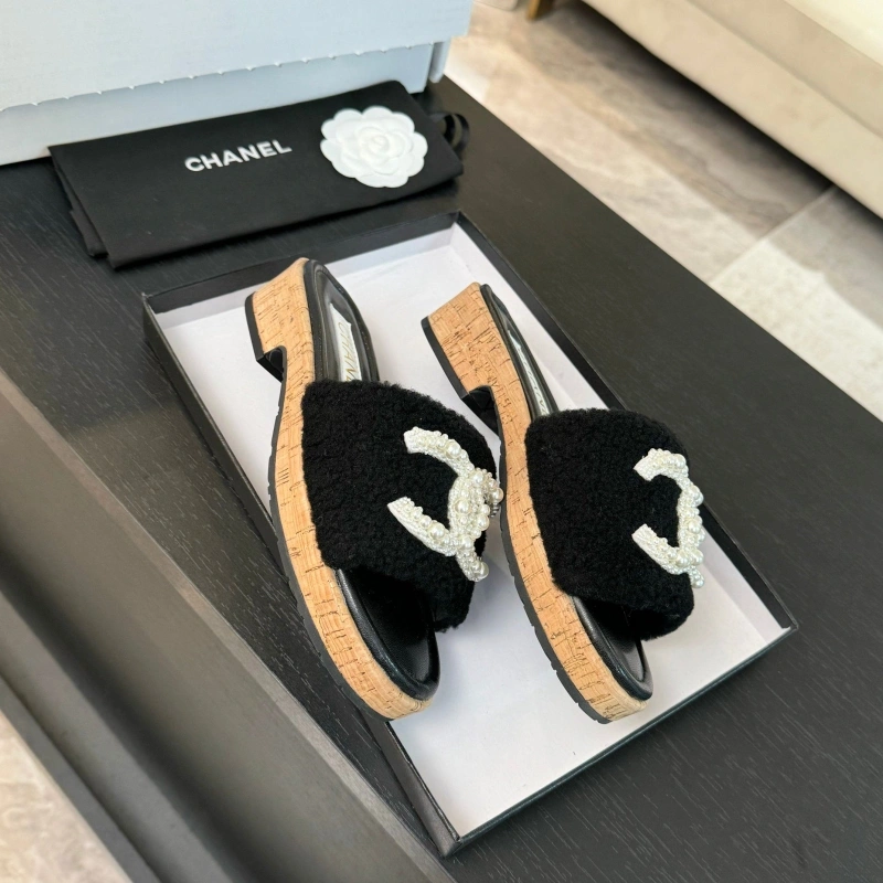 GoodFit Chxnxl Slippers 125429
