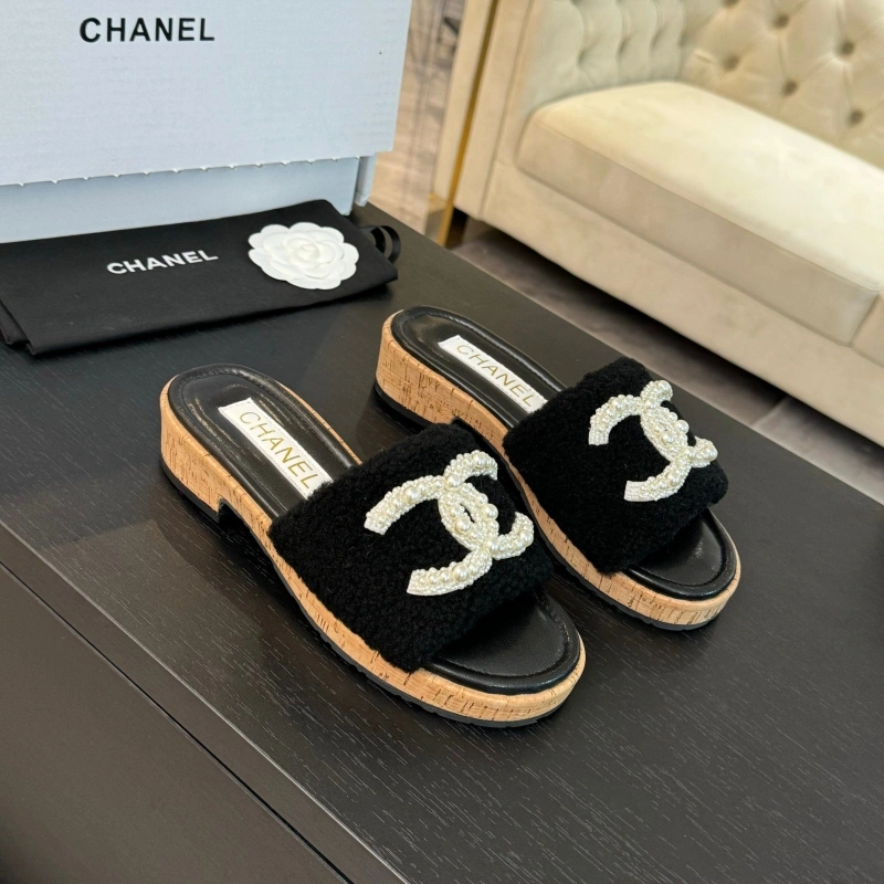 GoodFit Chxnxl Slippers 125429