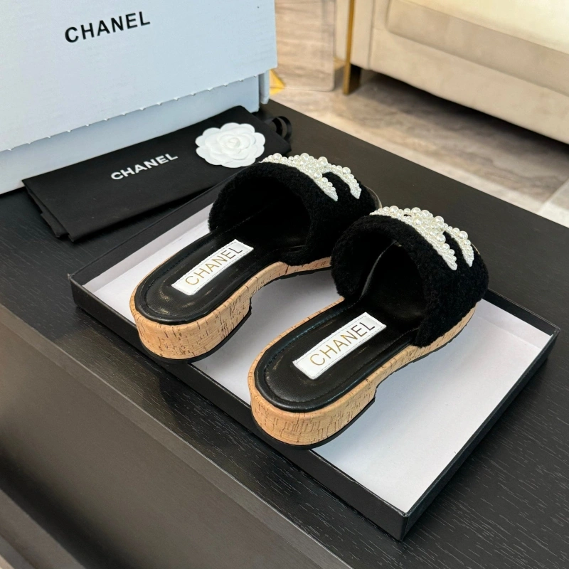 GoodFit Chxnxl Slippers 125429