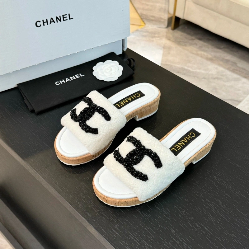Vibrant Chxnxl Slippers 125428