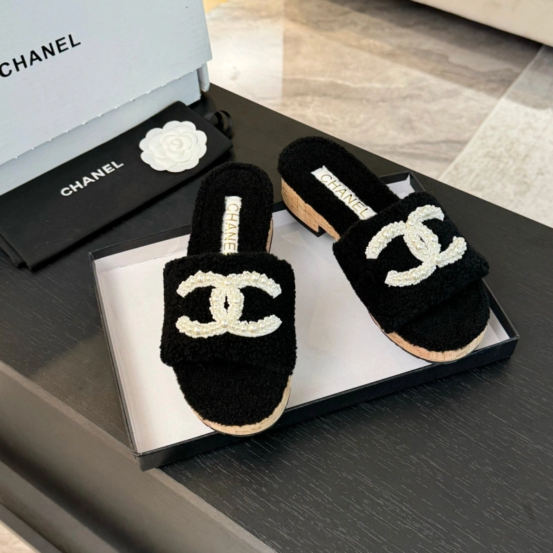 HighQuality Chxnxl Slippers 125431