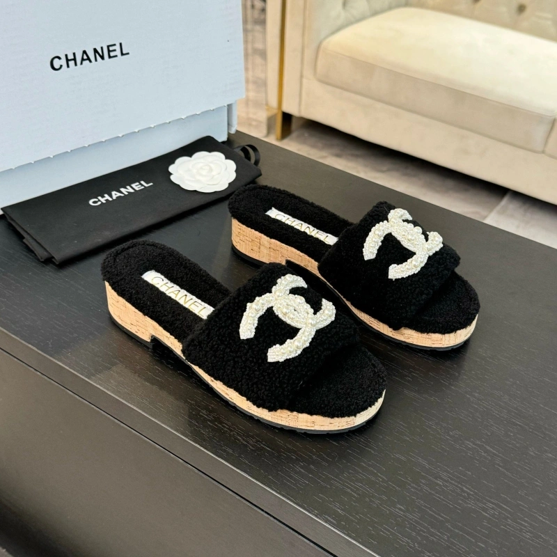HighQuality Chxnxl Slippers 125431