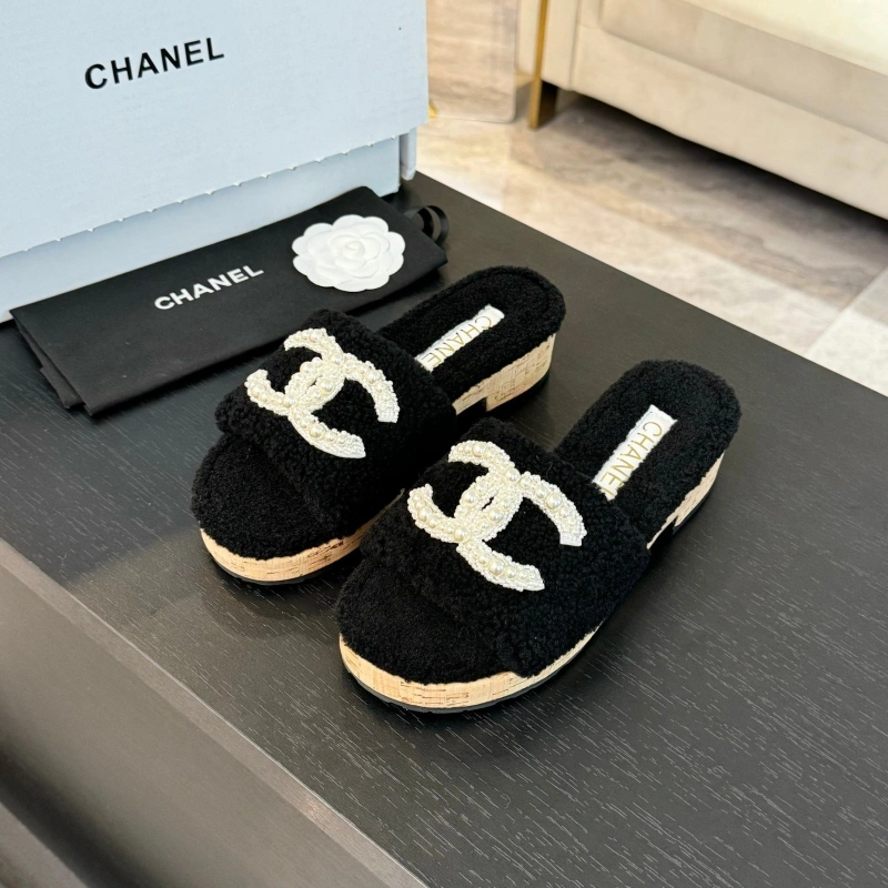 HighQuality Chxnxl Slippers 125431