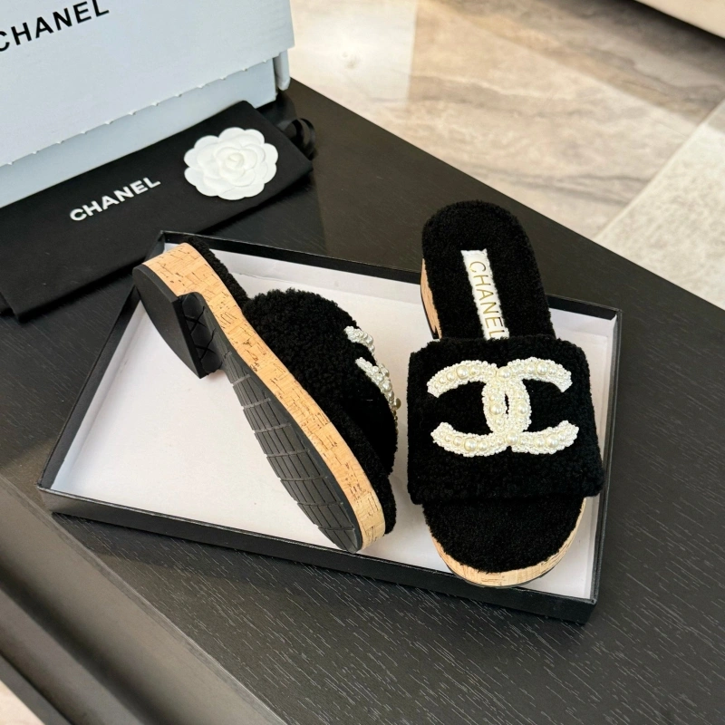HighQuality Chxnxl Slippers 125431