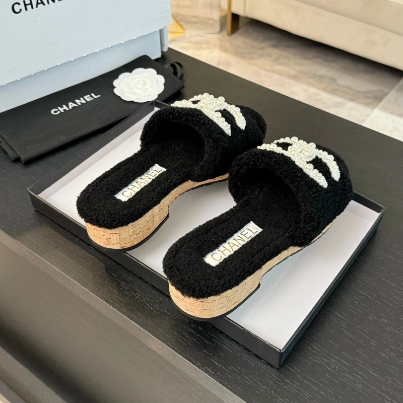 HighQuality Chxnxl Slippers 125431