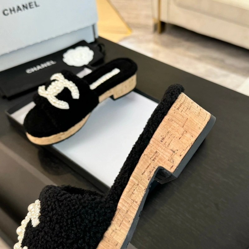 HighQuality Chxnxl Slippers 125431