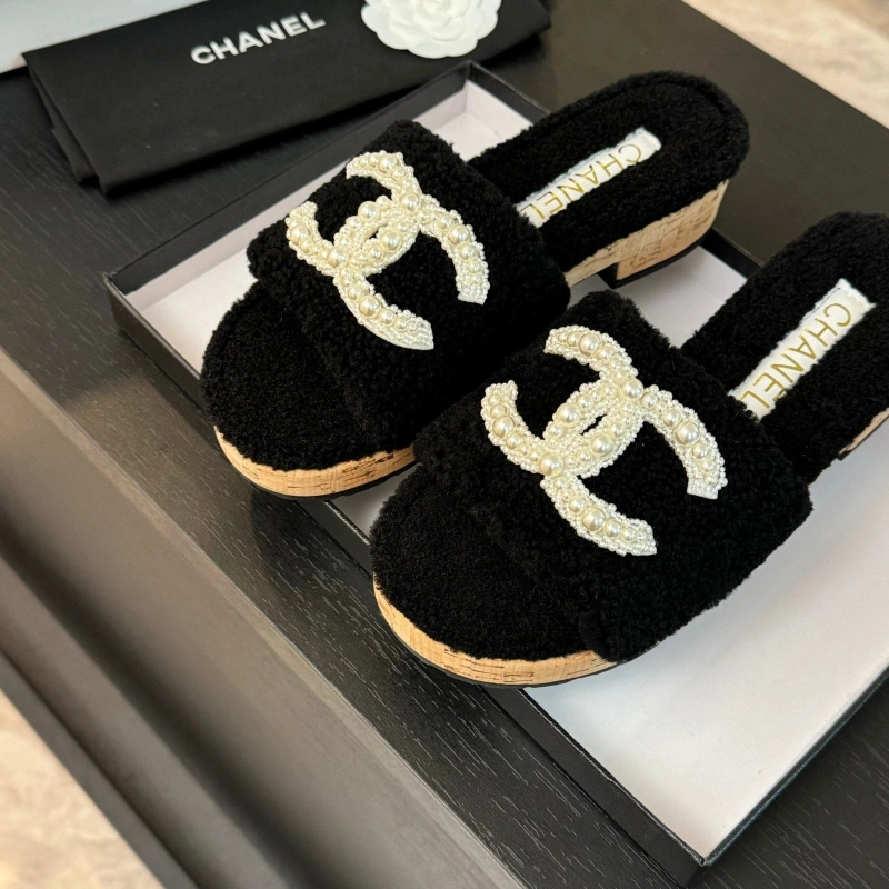 HighQuality Chxnxl Slippers 125431