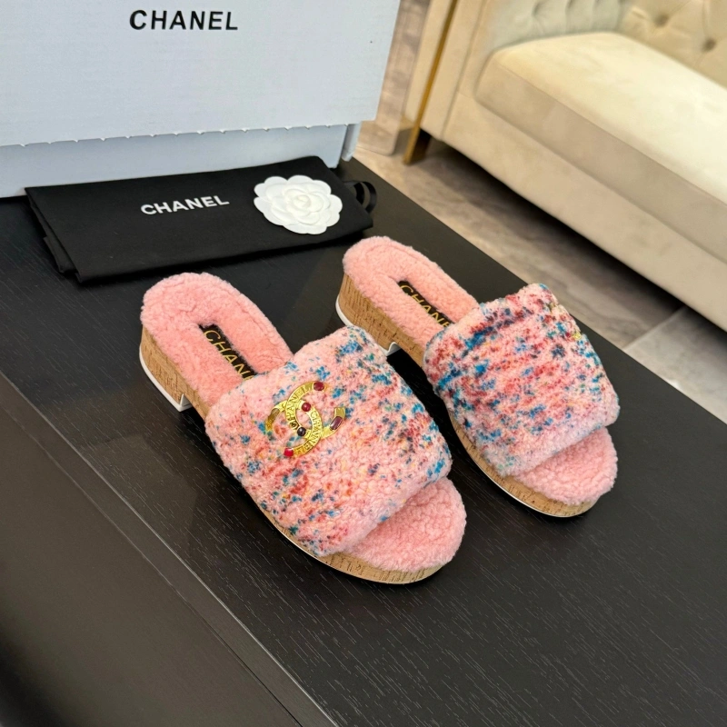 Durable Chxnxl Slippers 125426