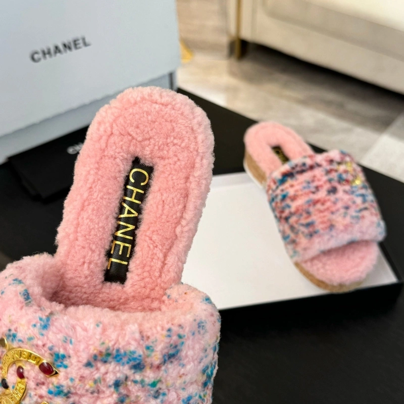 Durable Chxnxl Slippers 125426