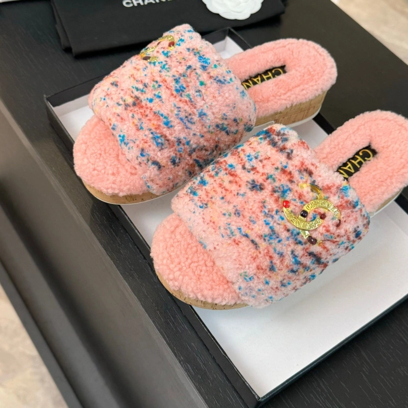 Durable Chxnxl Slippers 125426