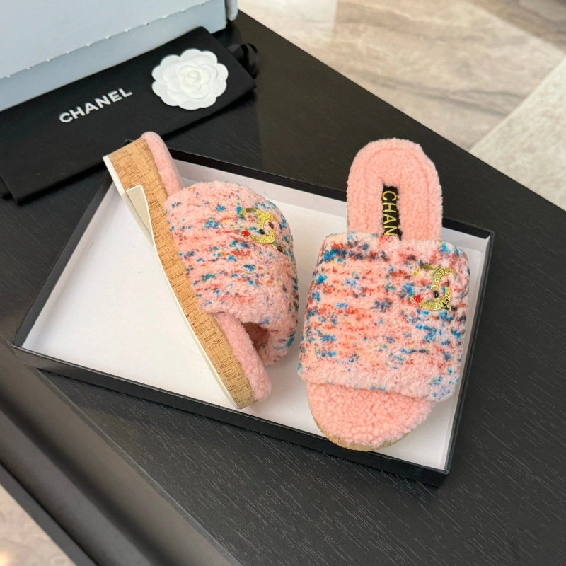 Durable Chxnxl Slippers 125426
