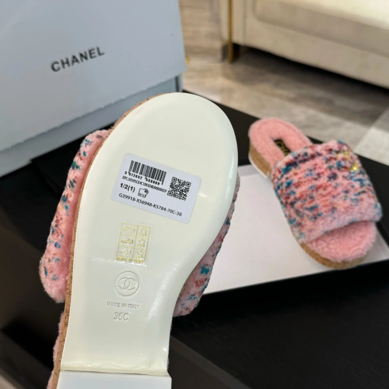 Durable Chxnxl Slippers 125426