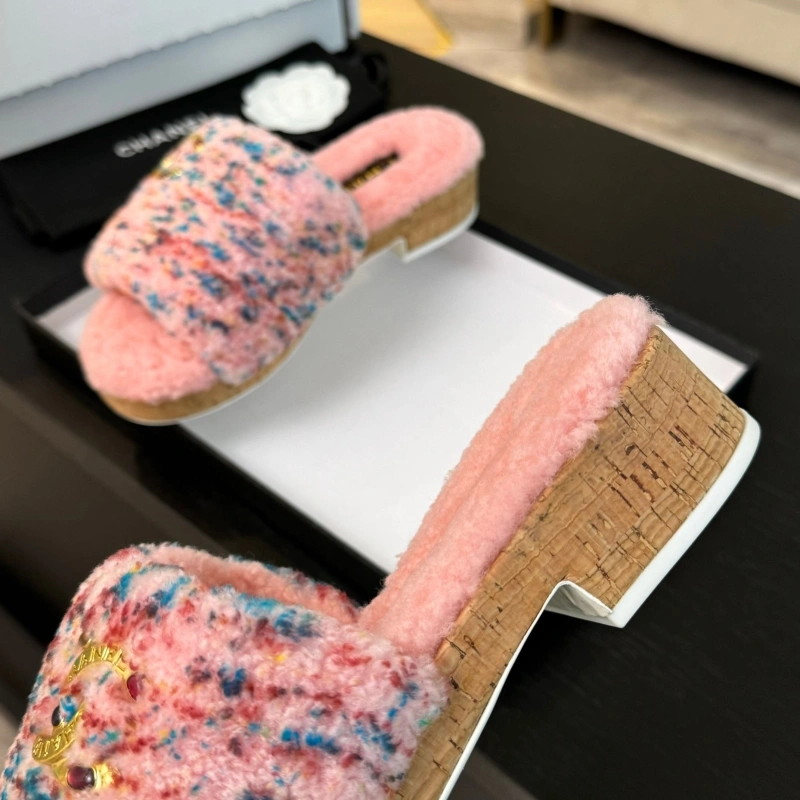 Durable Chxnxl Slippers 125426