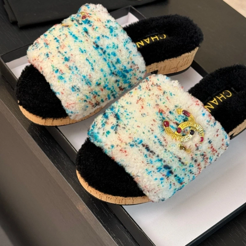 GoodFit Chxnxl Slippers 125425