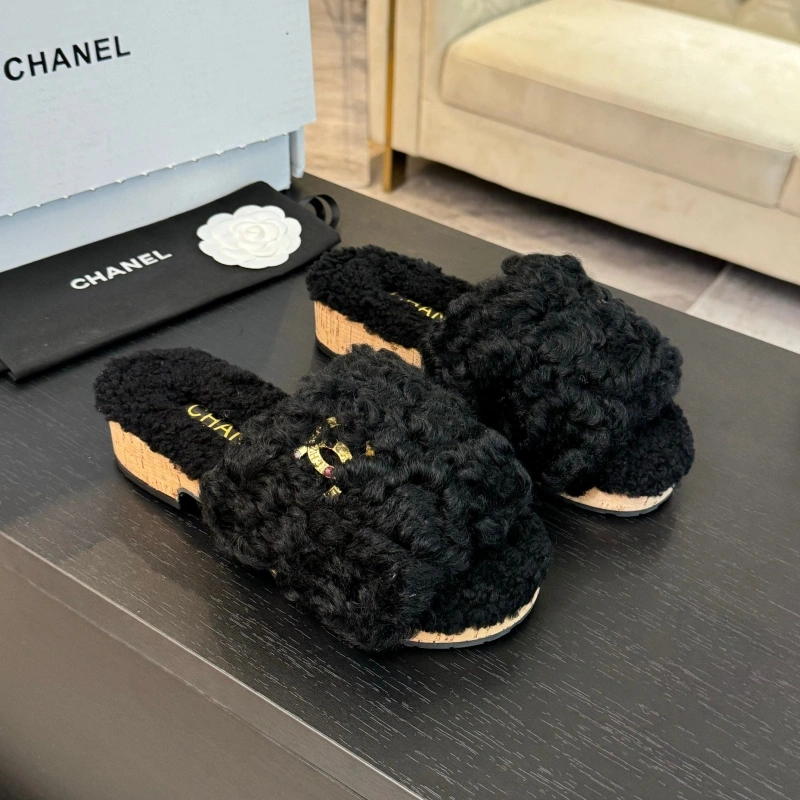 Vibrant Chxnxl Slippers 125423