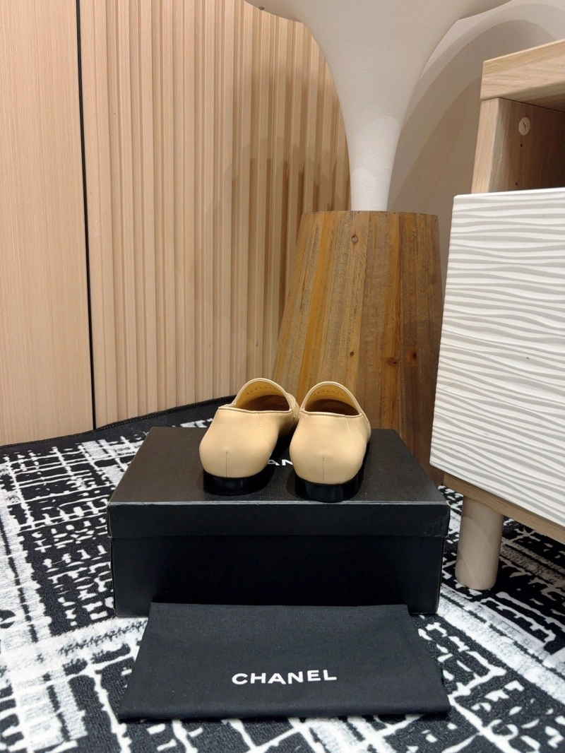 Bold Chxnxl Flat Shoes 125592