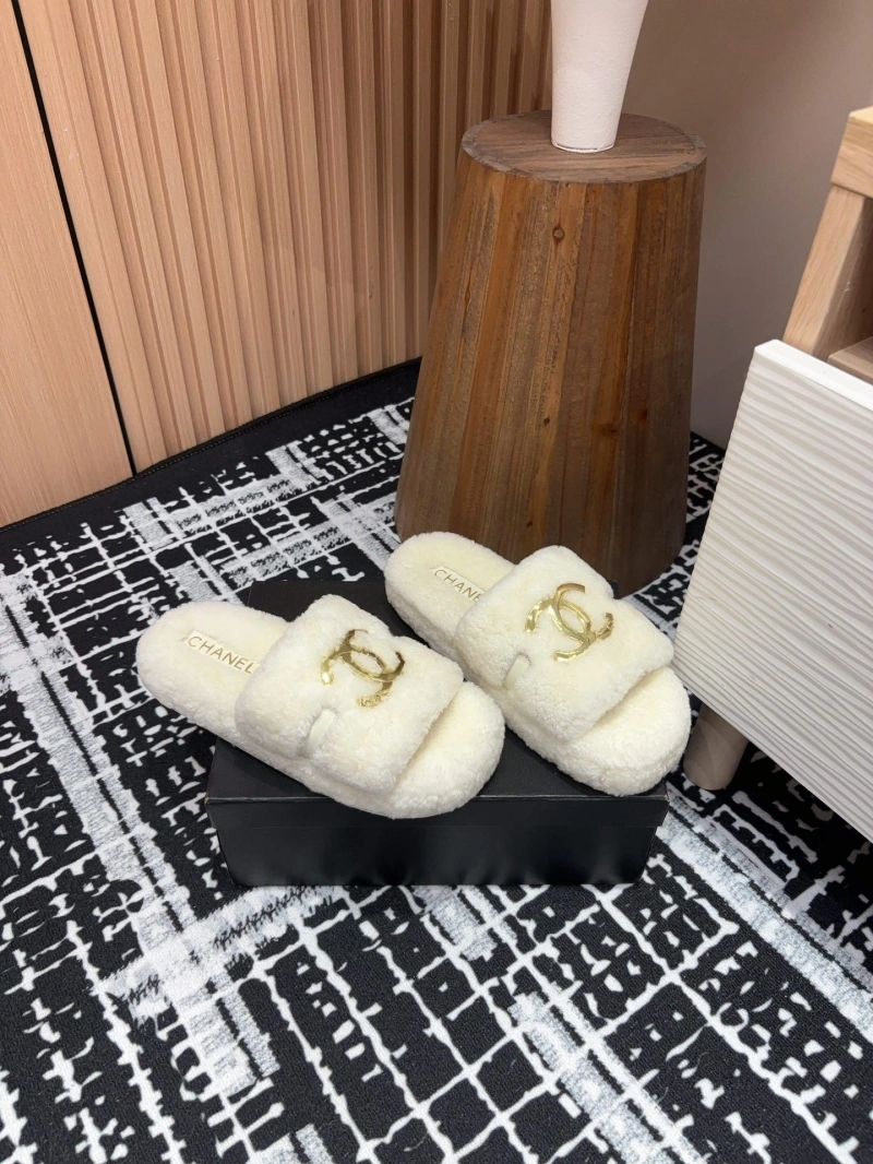 Minimalist Chxnxl Slippers 125419