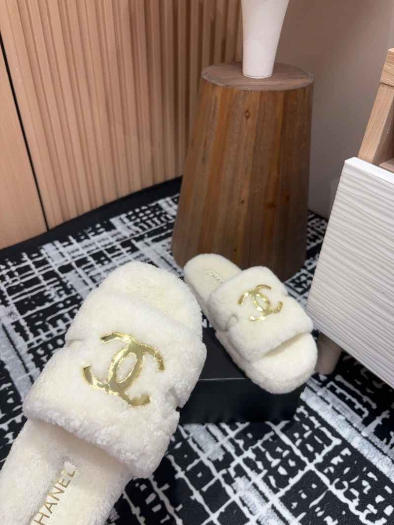 Minimalist Chxnxl Slippers 125419