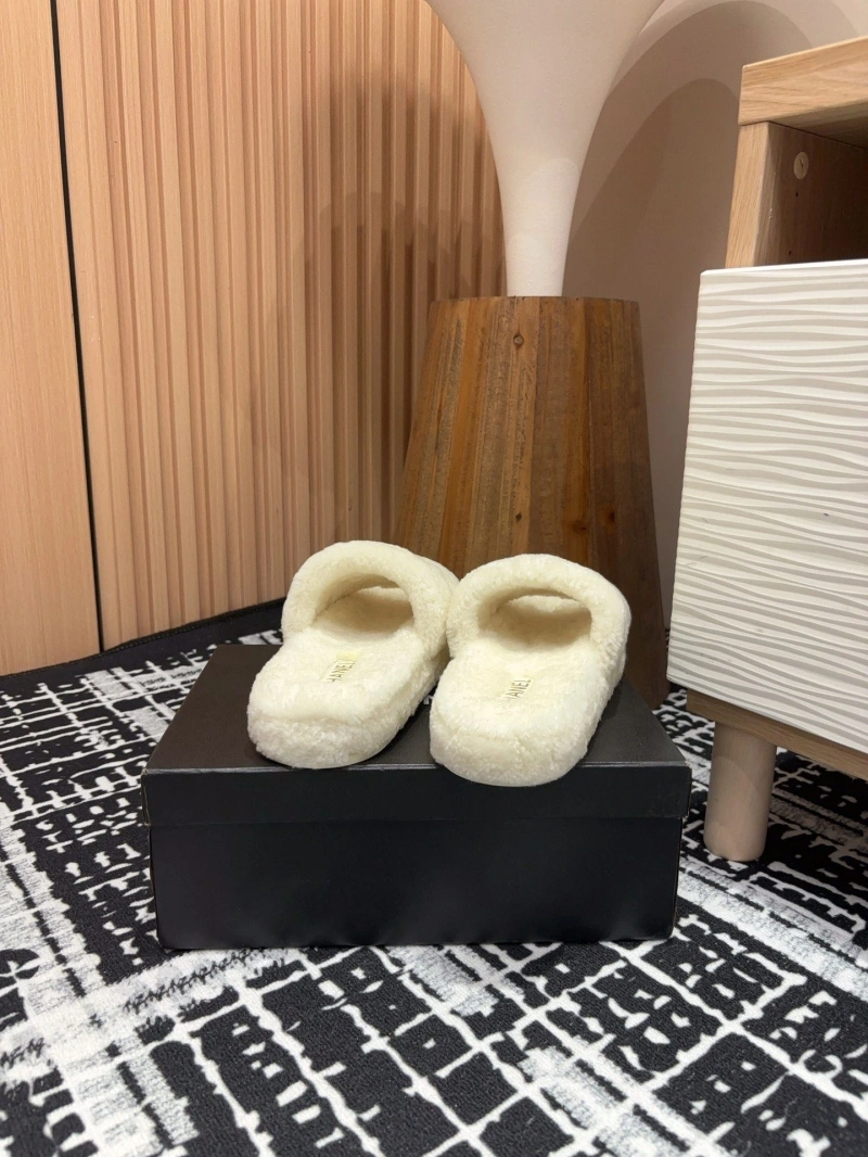 Minimalist Chxnxl Slippers 125419