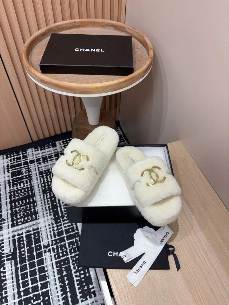 Minimalist Chxnxl Slippers 125419