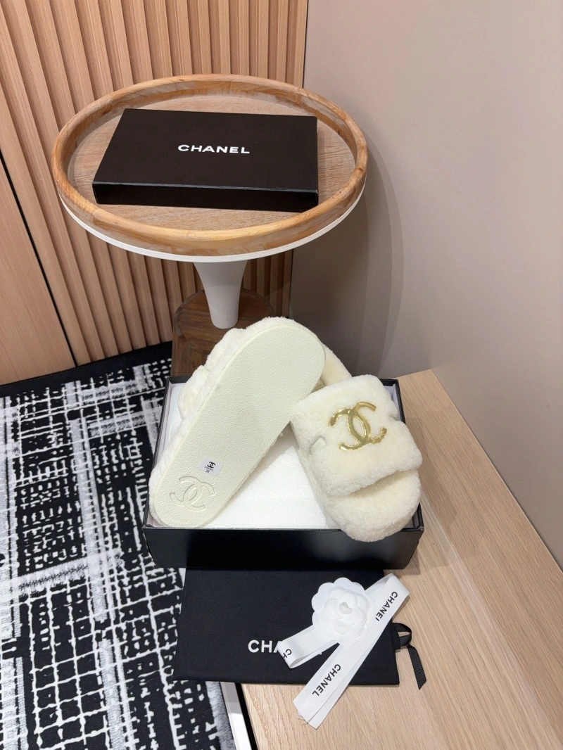 Minimalist Chxnxl Slippers 125419