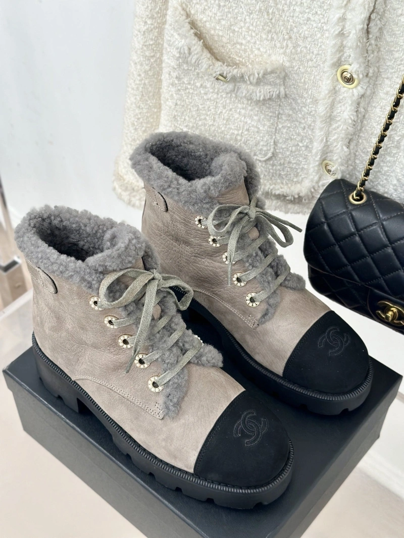 Practical Chxnxl Boots 125727
